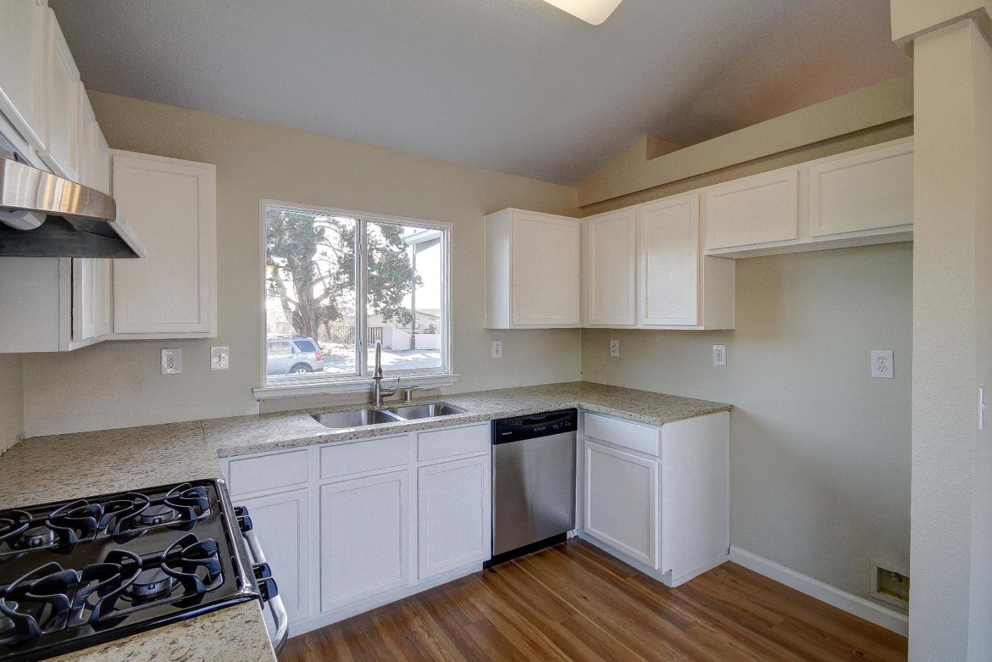 491 Bridgevale Road Hollister, CA 95023 - Photo 4 of 16 Gallery Image 4