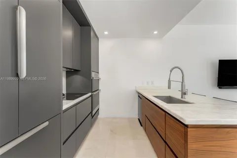 $1,595,000 | 200 Biscayne Blvd Way, Unit 1406, Miami, FL 33131