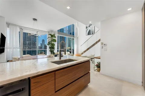 $1,595,000 | 200 Biscayne Blvd Way, Unit 1406, Miami, FL 33131