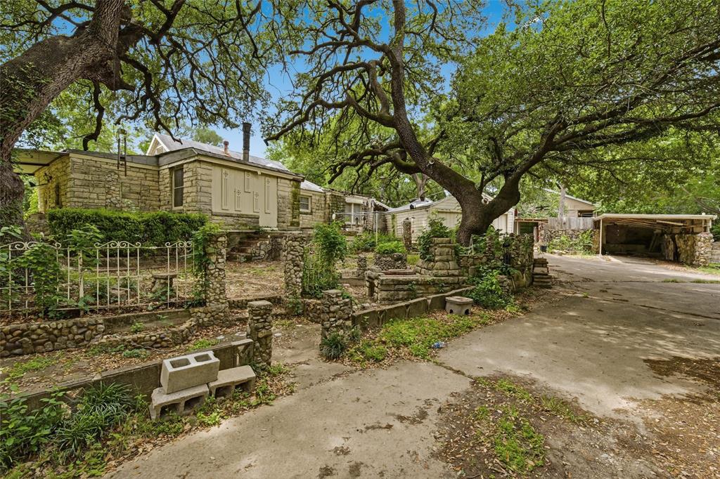 3722 North 27th Street Waco, TX 76708 - Photo 6 of 20 a backyard of a house with lots of green space