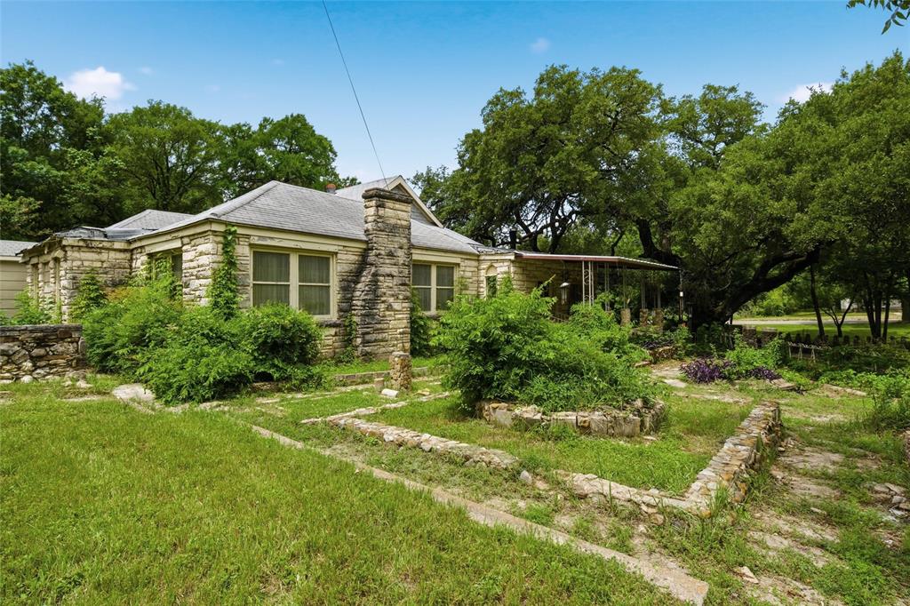 3722 North 27th Street Waco, TX 76708 - Photo 8 of 20 a view of a yard in front of house