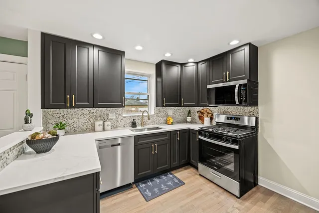 $425,000 | 9908 South Maplewood Avenue, Chicago, IL 60655