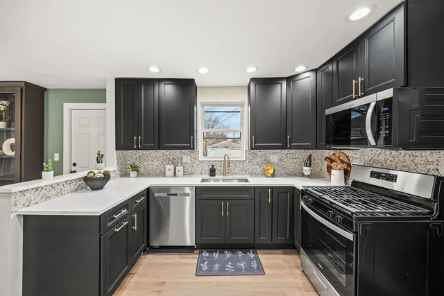 $425,000 | 9908 South Maplewood Avenue, Chicago, IL 60655