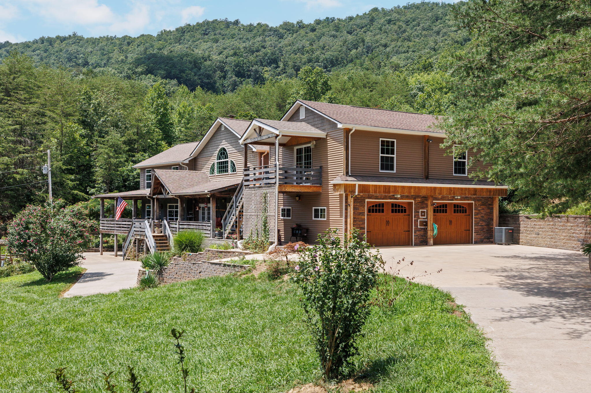 731 East Snowflake Road Surgoinsville, TN 37873 - Photo 3 of 53 2-web-or-mls-217A4714