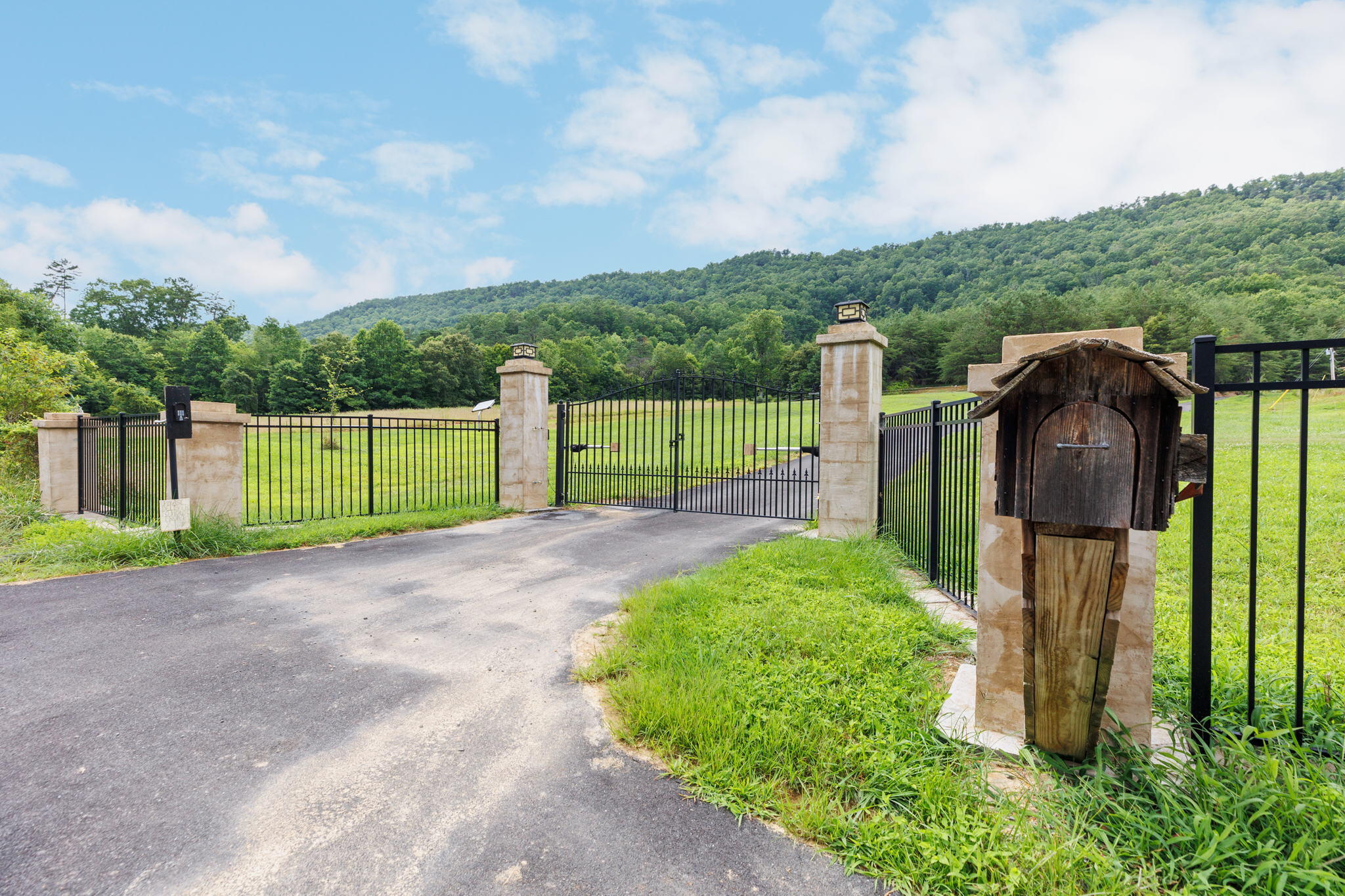 731 East Snowflake Road Surgoinsville, TN 37873 - Photo 42 of 53 43-web-or-mls-217A4961