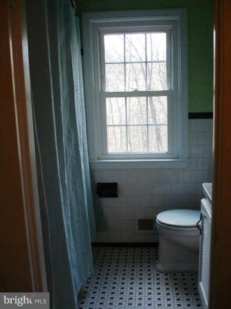 40 Cedar Knoll Road Cockeysville, MD 21030 - Photo 12 of 28 Full Bath has tub/shower
