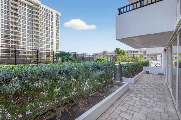$3,300 | 525 North Ocean Boulevard, Unit 422, Pompano Beach, FL 33062