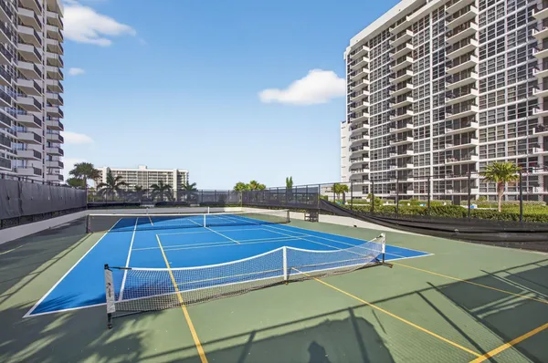 $3,300 | 525 North Ocean Boulevard, Unit 422, Pompano Beach, FL 33062