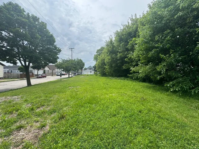 $9,240 | 1747 South 3rd Street, Milwaukee, WI 53204