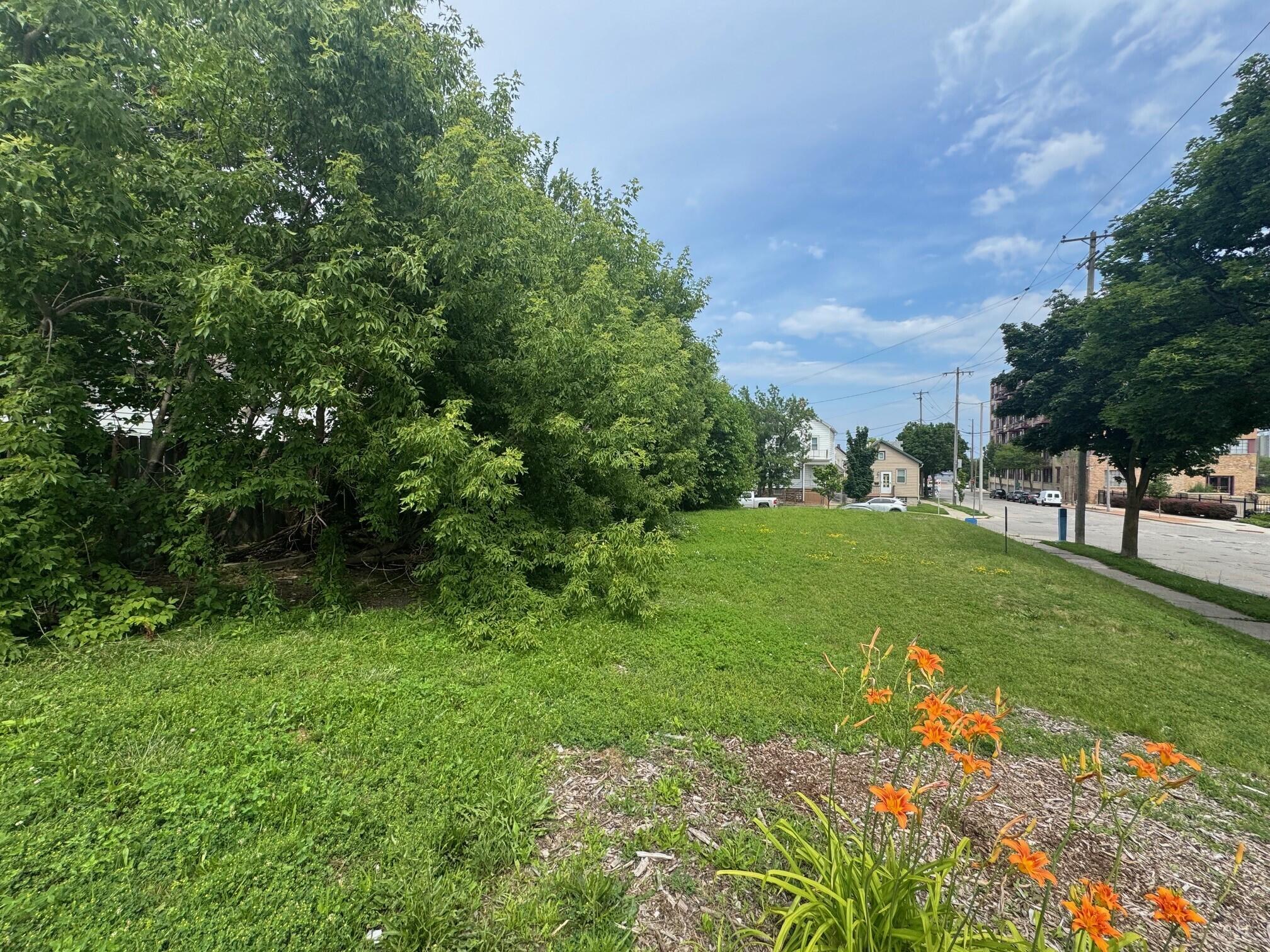 1747 South 3rd Street Milwaukee, WI 53204 - Photo 3 of 4 1747 S 3 2