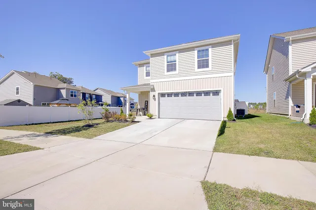 a view of an entryway with table and workspace