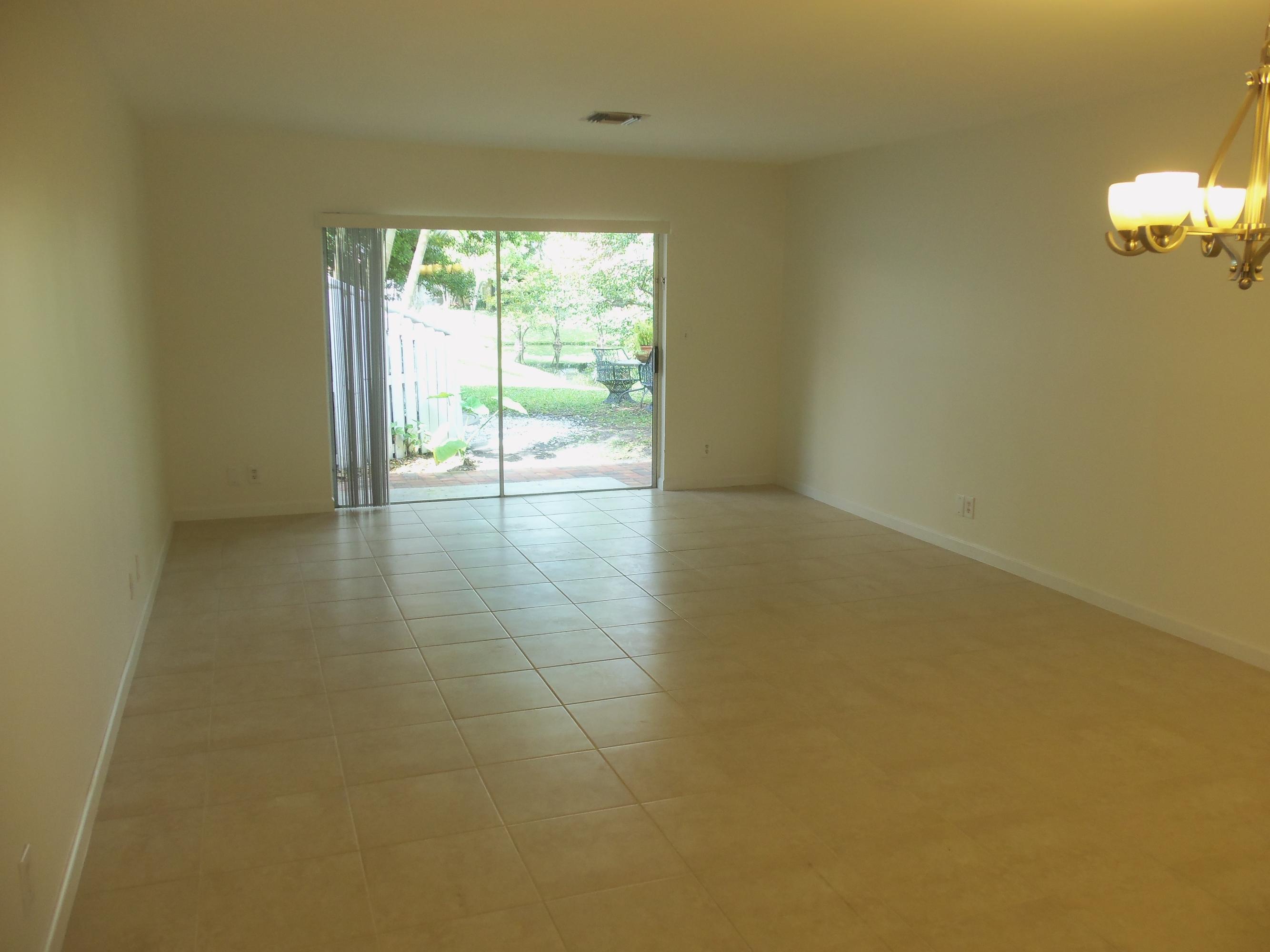 6429 Boca Circle Boca Raton, FL 33433 - Photo 10 of 27 LIVING ROOM