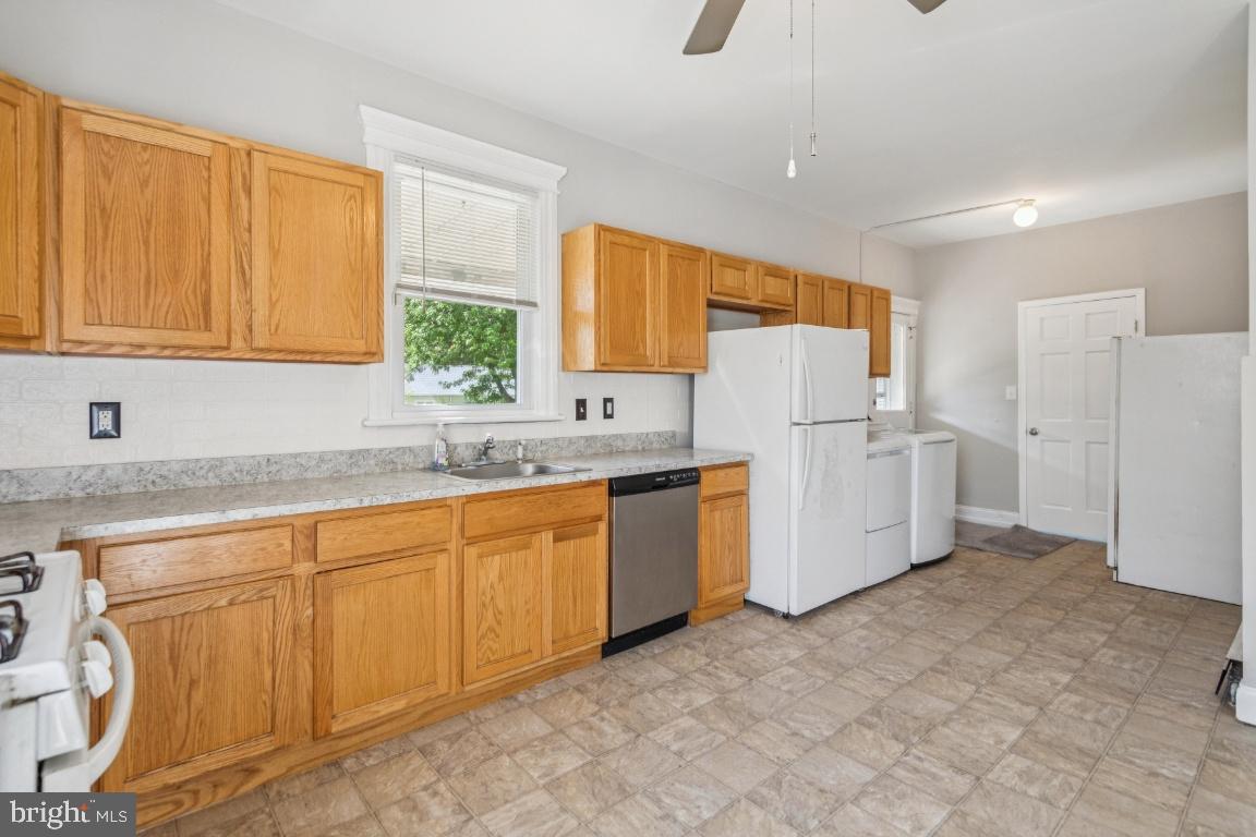608 Clements Bridge Road Barrington, NJ 08007 - Photo 11 of 25