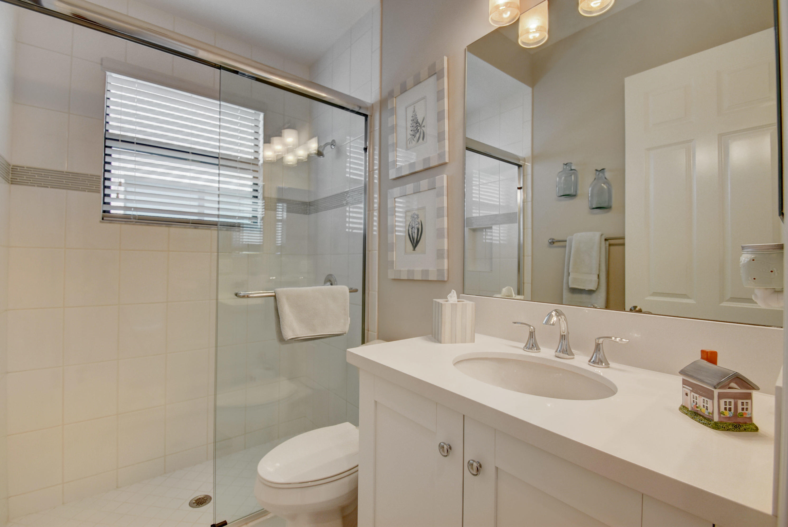 9494 Eden Roc Court Delray Beach, FL 33446 - Photo 20 of 33 Bathroom 2