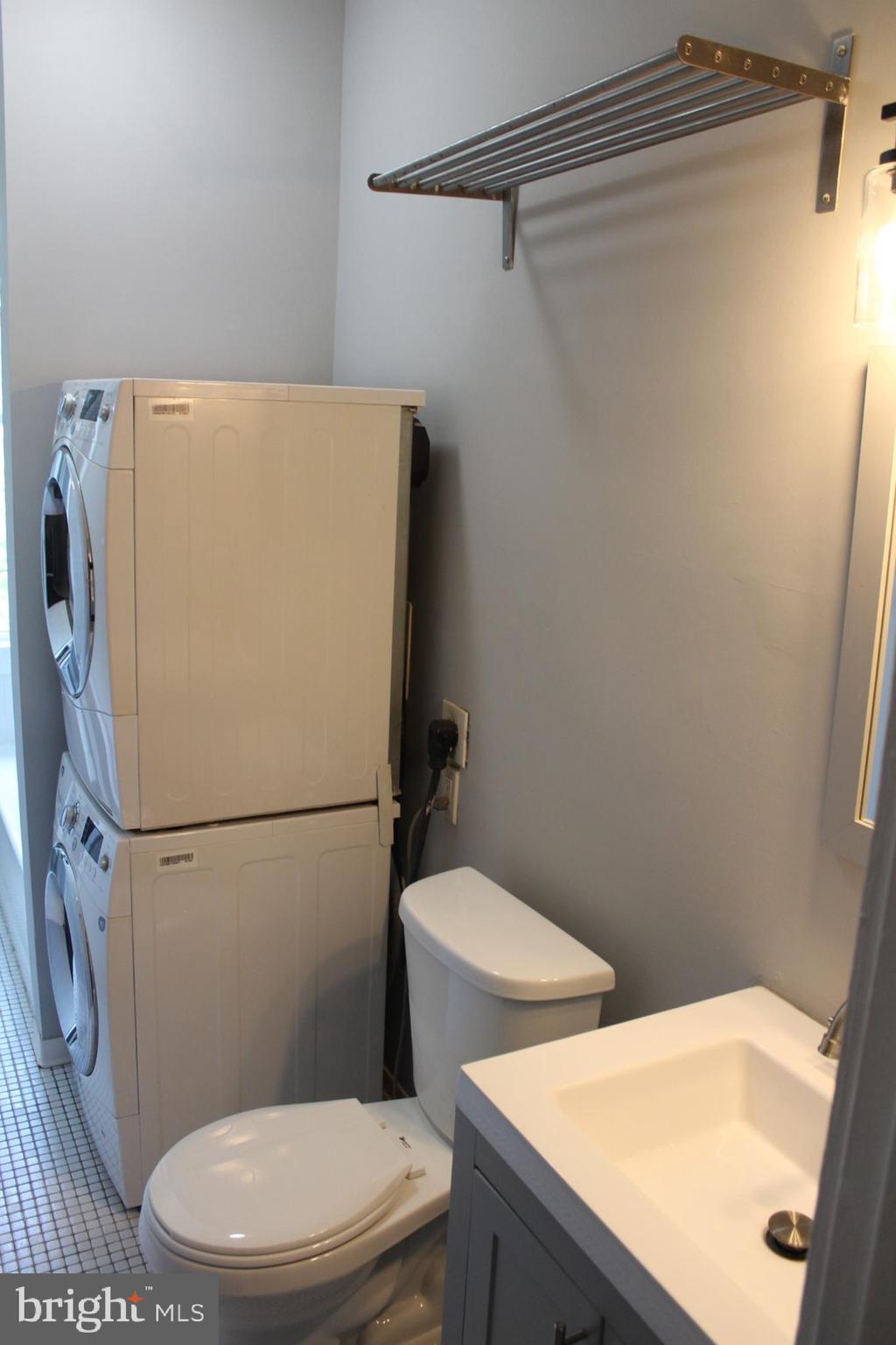 7 18th Street Southeast, Unit 201 Washington, DC 20003 - Photo 3 of 10