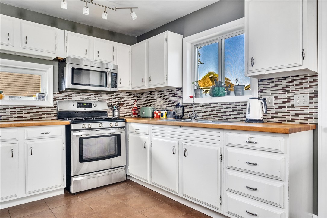 434 Grand Avenue Pawtucket, RI 02861 - Photo 5 of 35