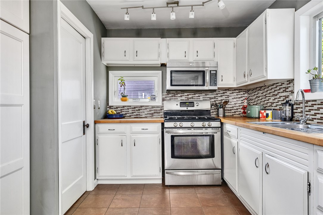 434 Grand Avenue Pawtucket, RI 02861 - Photo 6 of 35