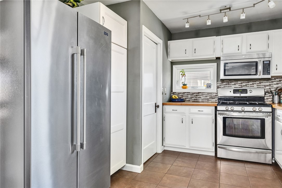 434 Grand Avenue Pawtucket, RI 02861 - Photo 7 of 35
