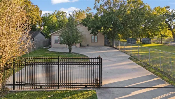 $182,500 | 9506 East Avenue I, Houston, TX 77012