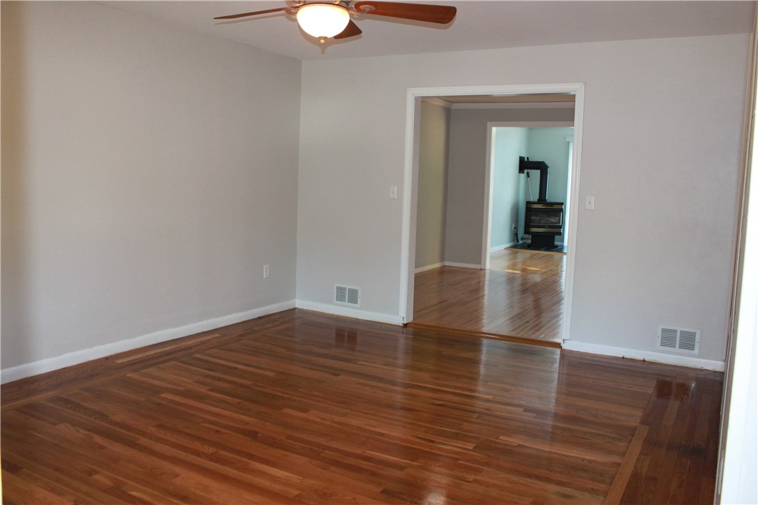 130 Stonedale Road Warwick, RI 02889 - Photo 3 of 37 Gallery Image 3