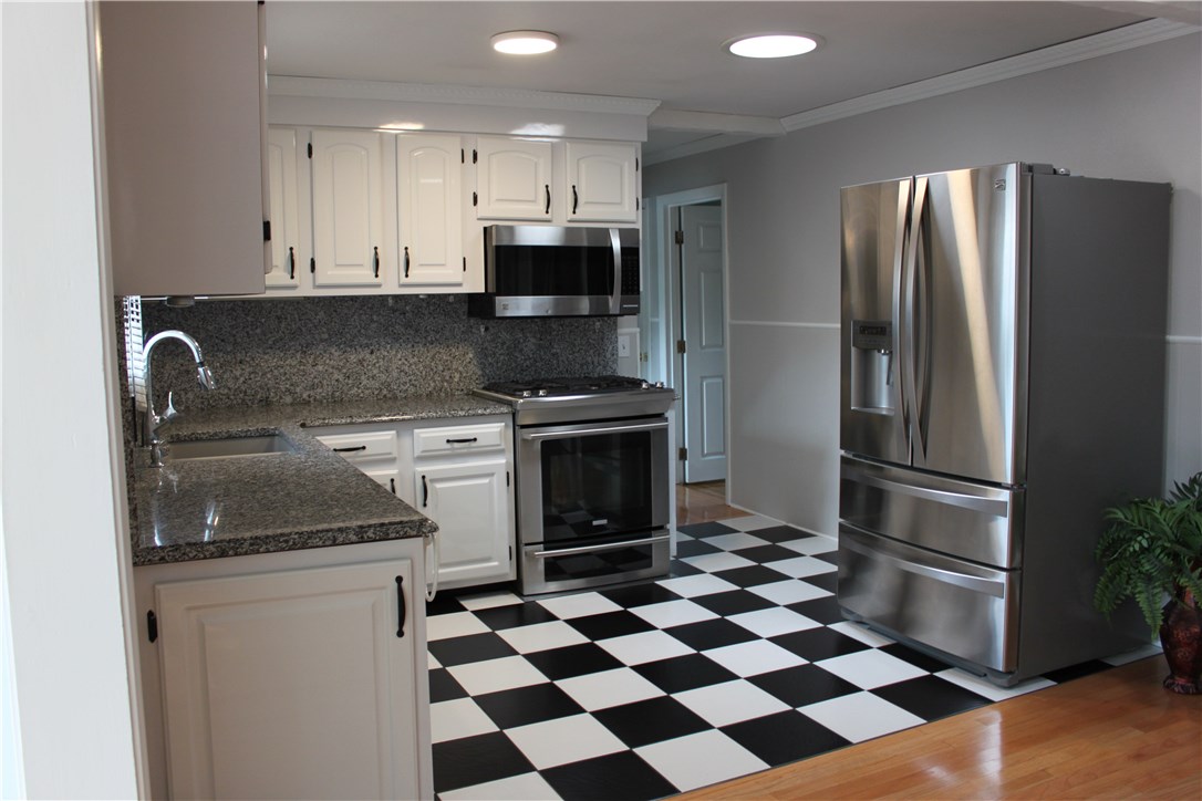 130 Stonedale Road Warwick, RI 02889 - Photo 6 of 37 Gallery Image 6