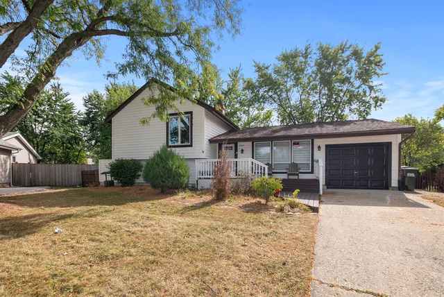 $2,900 | 225 Kedvale Court, Bolingbrook, IL 60440