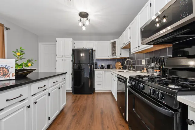 $2,900 | 225 Kedvale Court, Bolingbrook, IL 60440