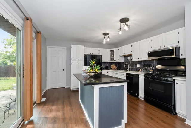 $2,900 | 225 Kedvale Court, Bolingbrook, IL 60440