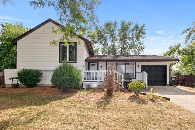 $2,900 | 225 Kedvale Court, Bolingbrook, IL 60440