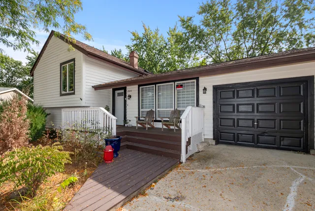 $2,900 | 225 Kedvale Court, Bolingbrook, IL 60440