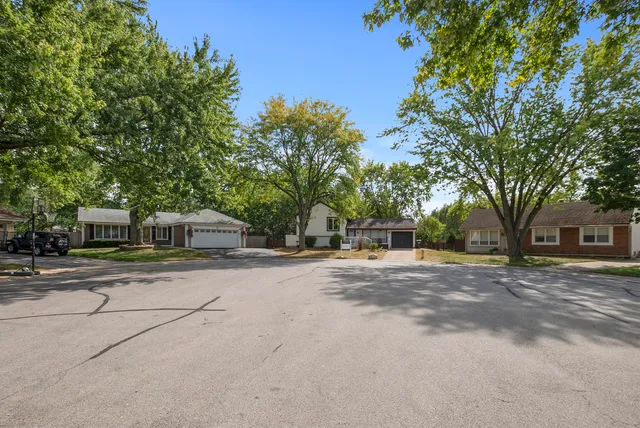 $2,900 | 225 Kedvale Court, Bolingbrook, IL 60440