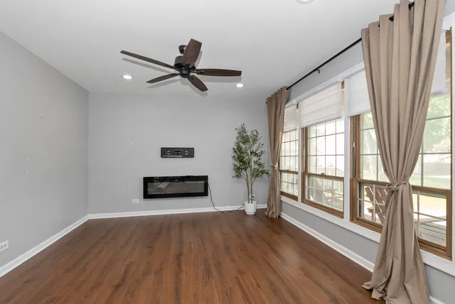 $2,900 | 225 Kedvale Court, Bolingbrook, IL 60440