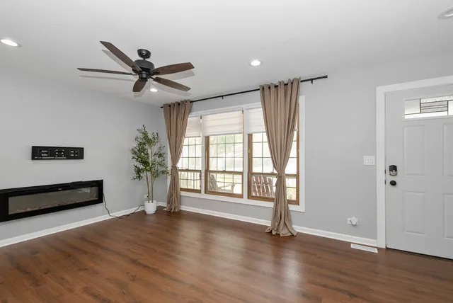 $2,900 | 225 Kedvale Court, Bolingbrook, IL 60440