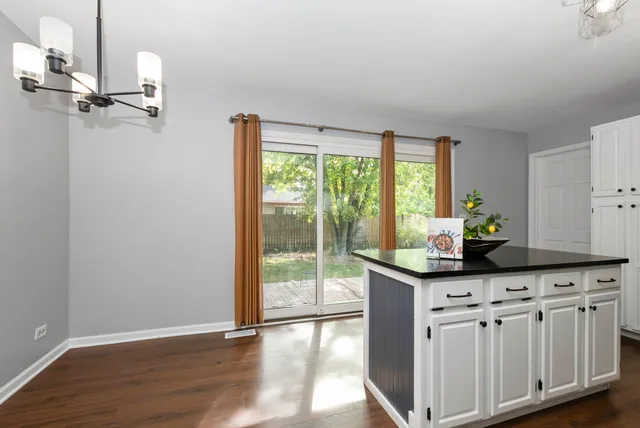 $2,900 | 225 Kedvale Court, Bolingbrook, IL 60440