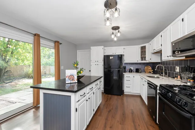 $2,900 | 225 Kedvale Court, Bolingbrook, IL 60440