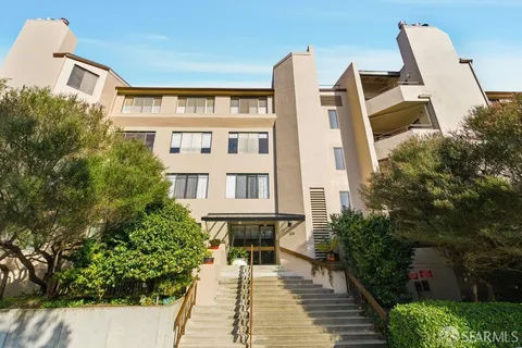 $695,000 | 208 North Lake Merced Hills, Unit 3C, San Francisco, CA 94132