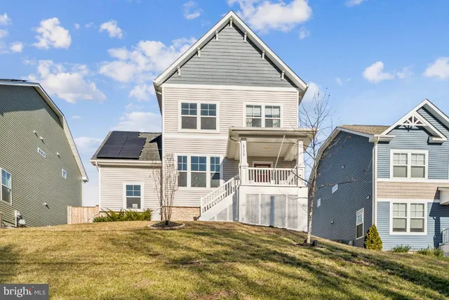 a view of a yard in front of a house