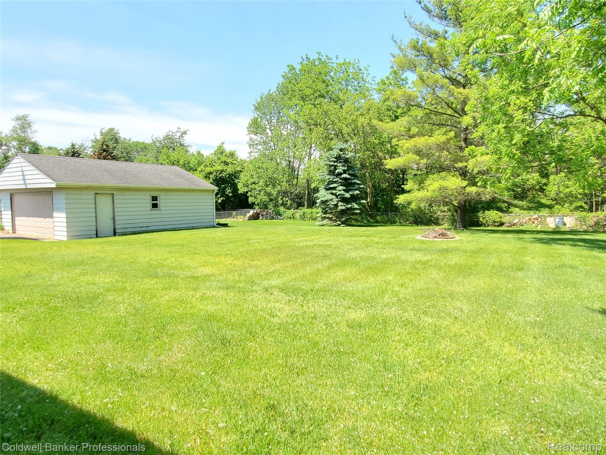 1480 Reid Road Flint, MI 48507 - Photo 14 of 15 20210605_150254.jpg