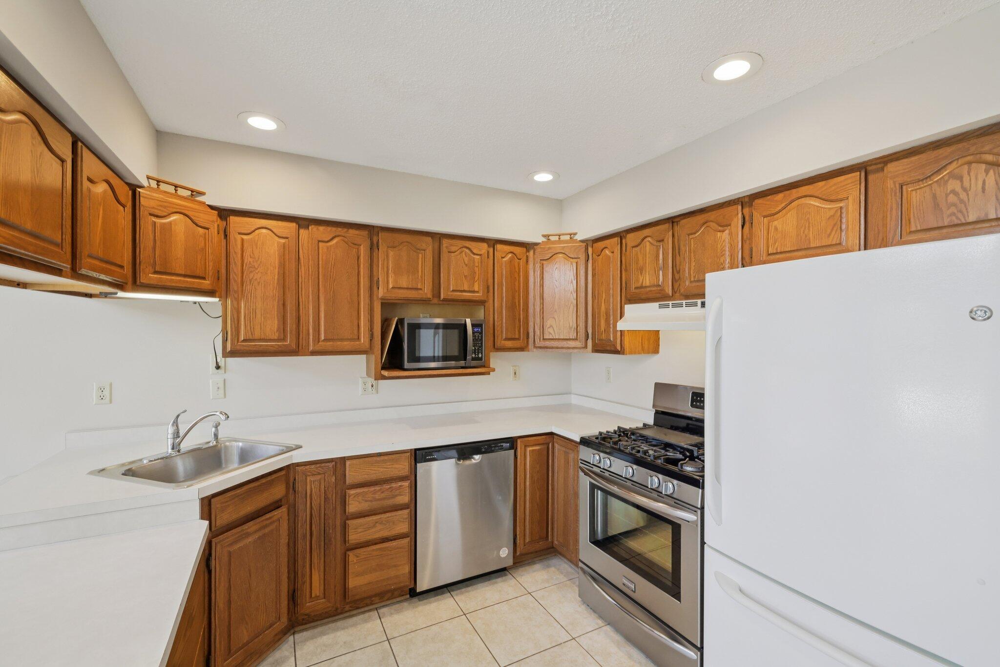 262 Cranbrook Court Rome, WI 54457 - Photo 15 of 47 Kitchen