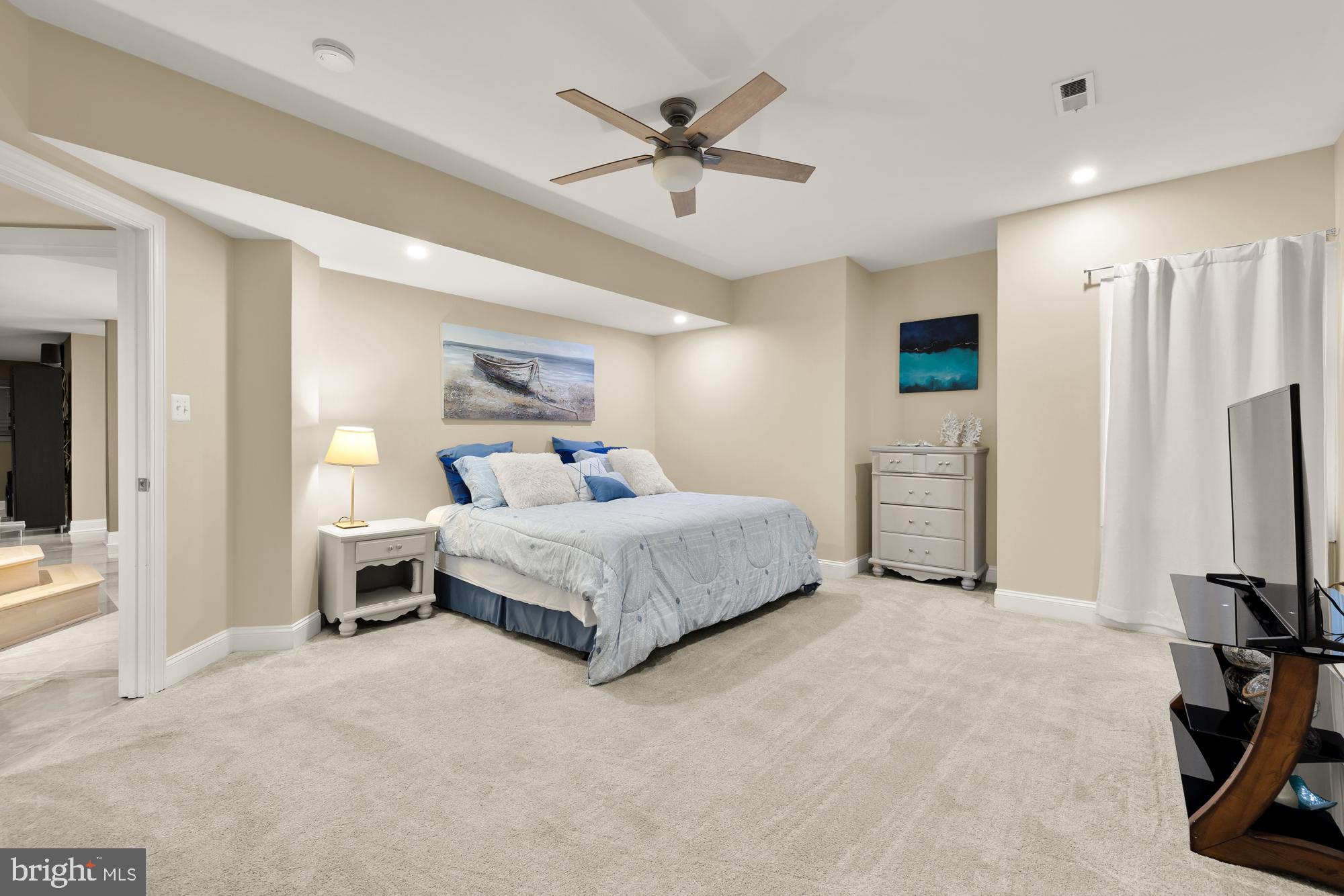 19109 Peale Lane Leesburg, VA 20175 - Photo 71 of 135 a bedroom with a bed and a flat screen tv