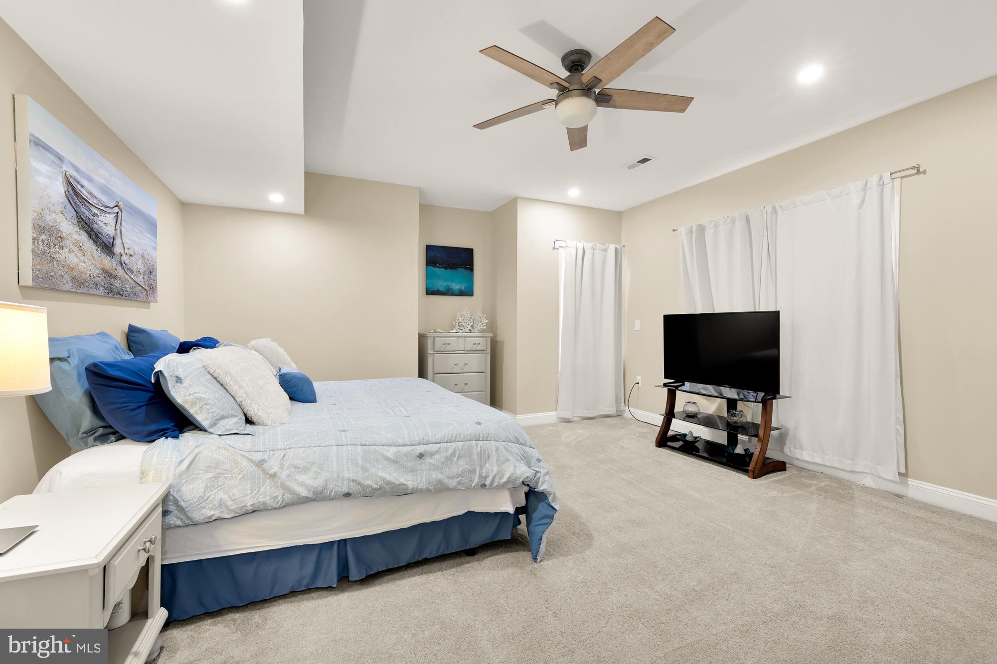 19109 Peale Lane Leesburg, VA 20175 - Photo 72 of 135 a bedroom with a bed and a flat screen tv