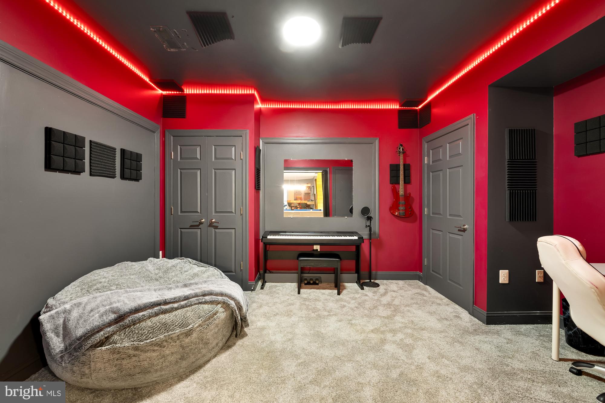 19109 Peale Lane Leesburg, VA 20175 - Photo 78 of 135 a bedroom with a bed and a chair