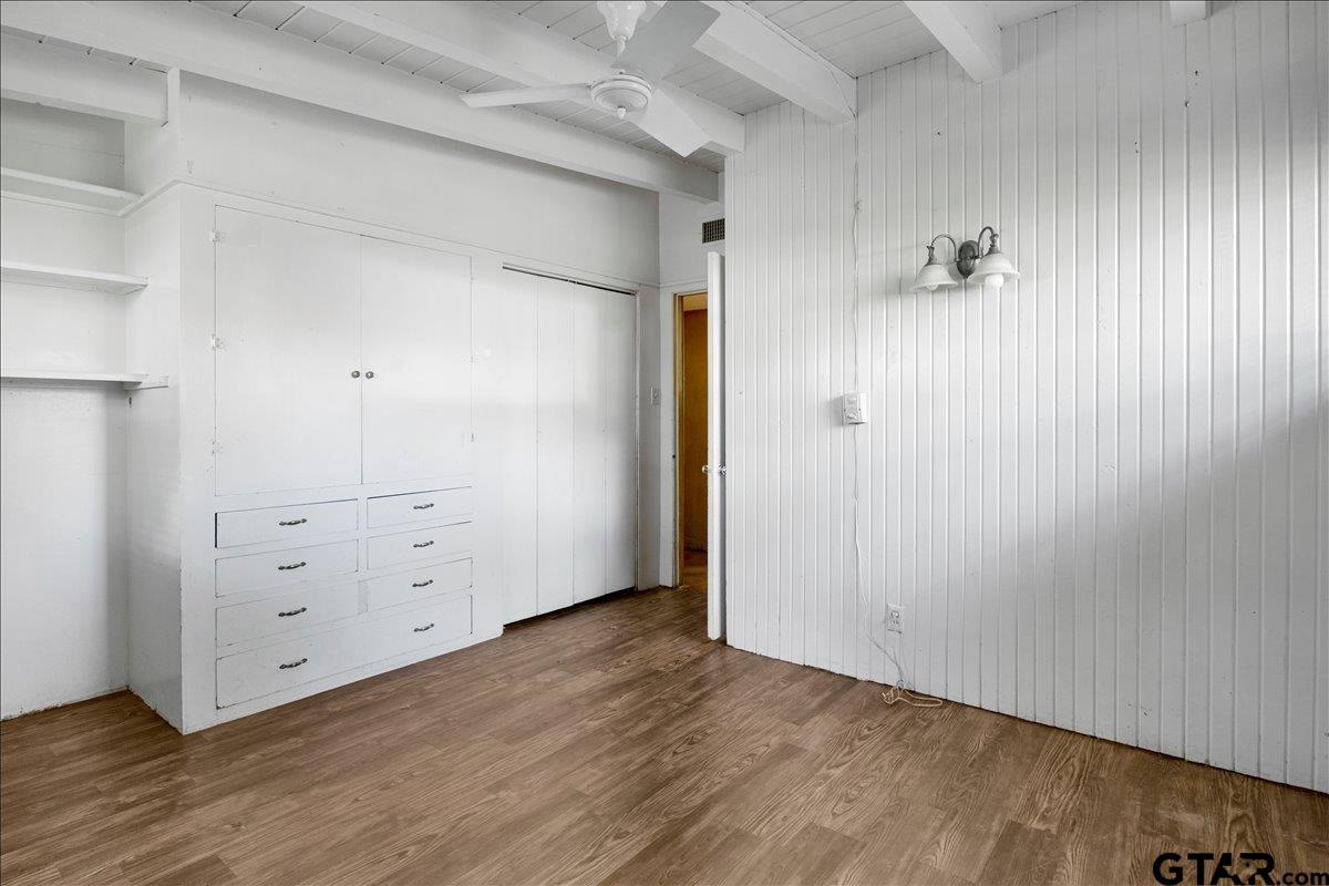 904 East Dulse Street Tyler, TX 75701 - Photo 20 of 27 an empty room with cabinet