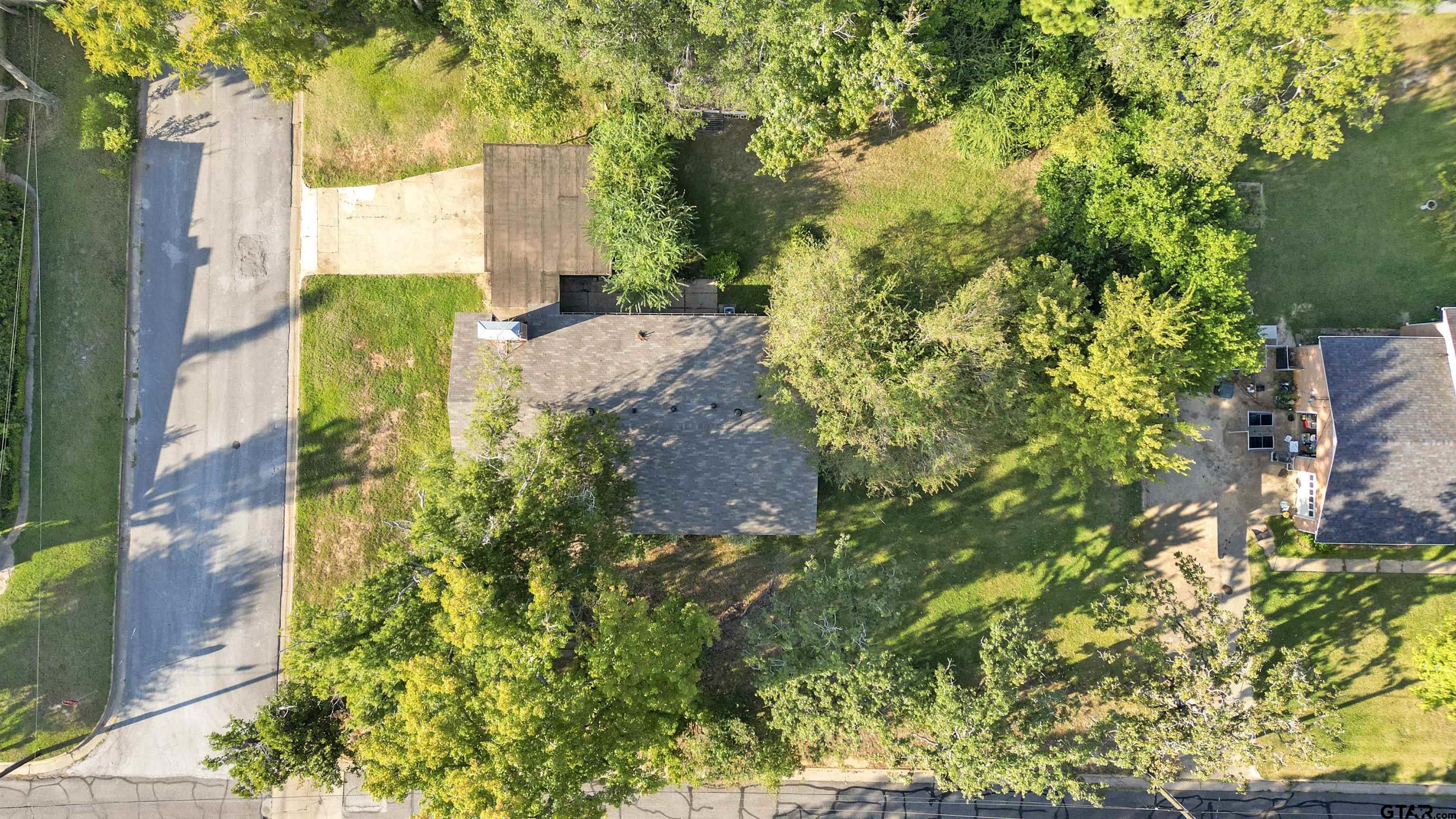 904 East Dulse Street Tyler, TX 75701 - Photo 26 of 27 a view of a garden with plants