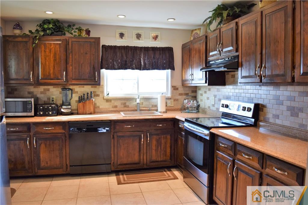 6 Hastings Road Old Bridge, NJ 08857 - Photo 4 of 14 Gallery Image 4
