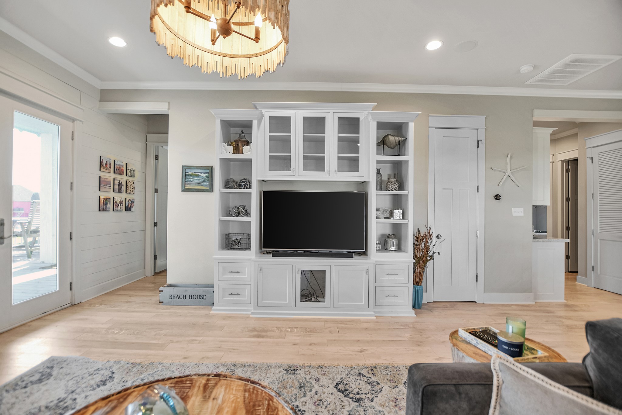 2570 Tide Road Port Bolivar, TX 77650 - Photo 19 of 50 a living room with furniture and a flat screen tv