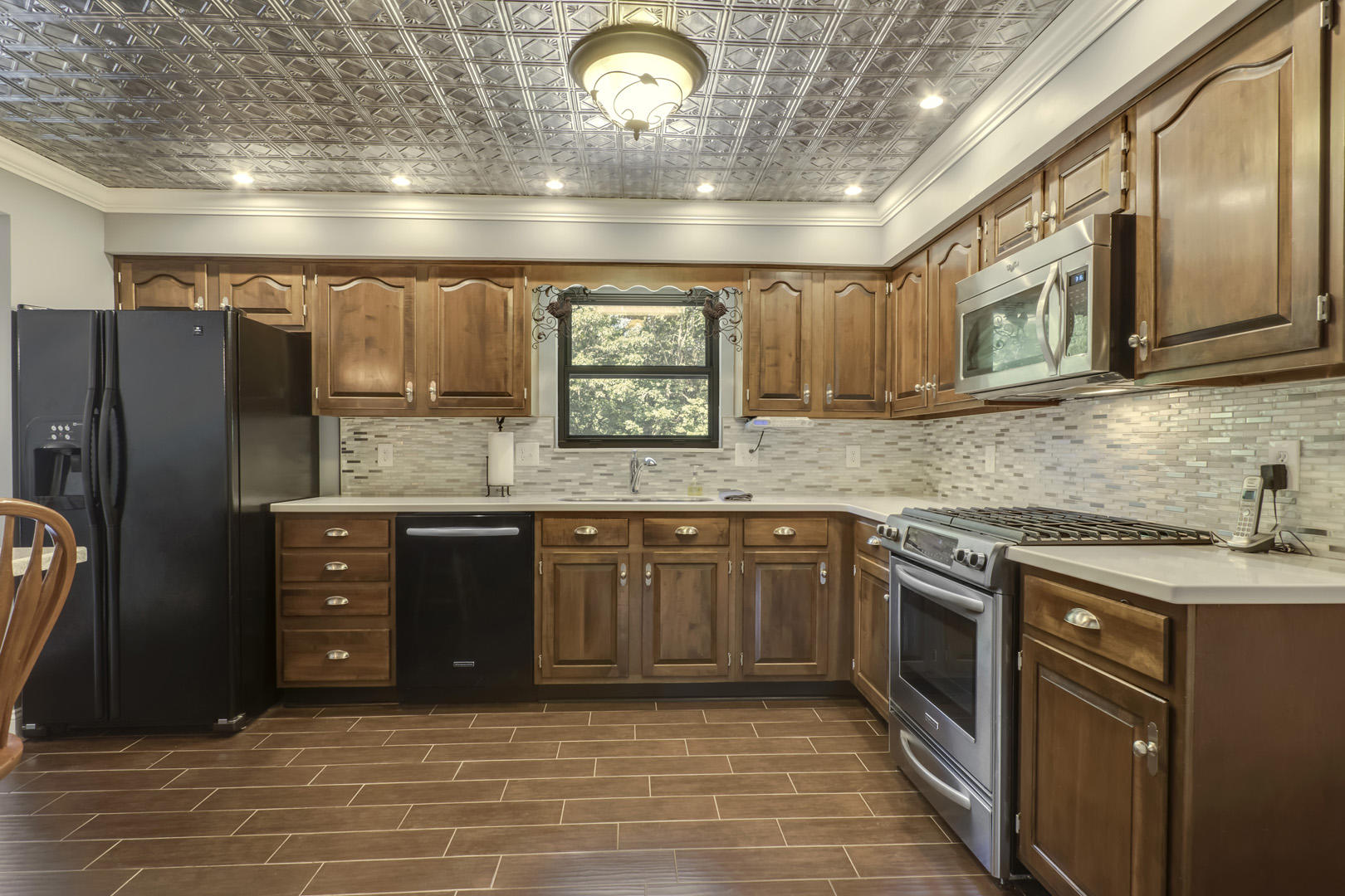 145 Claremont Road Oak Ridge, TN 37830 - Photo 8 of 40 08_ClaremontRoad_145_Kitchen01