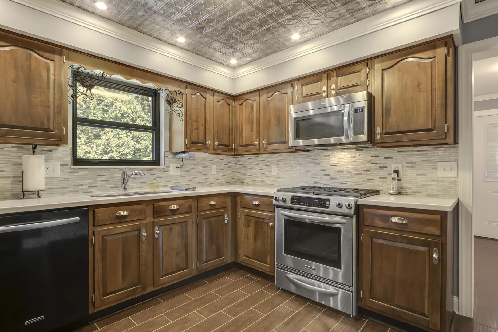 145 Claremont Road Oak Ridge, TN 37830 - Photo 10 of 40 10_ClaremontRoad_145_Kitchen03