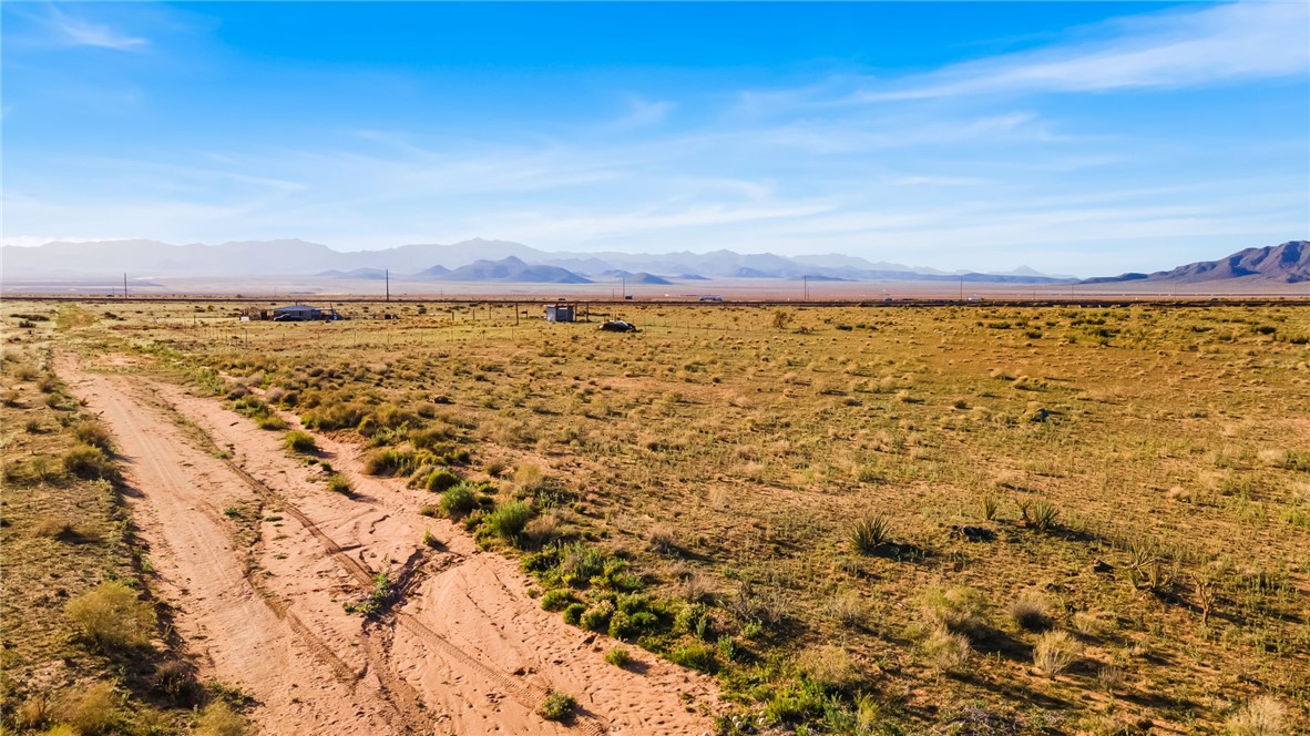 82 Dawson Road Kingman, AZ 86401 - Photo 7 of 17 View