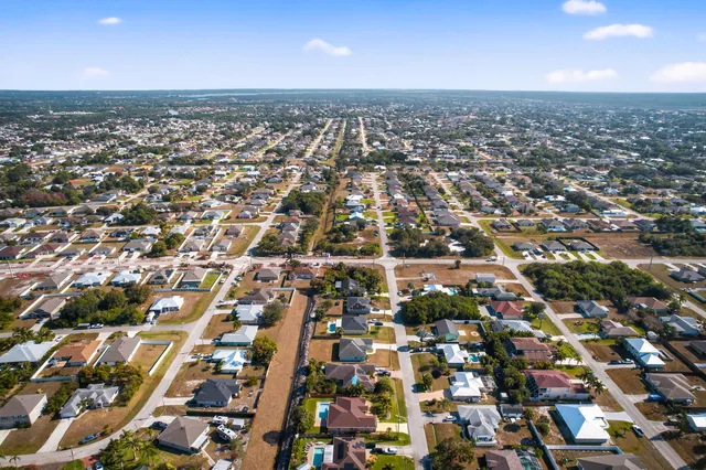 $530,000 | 837 Southwest Hamberland Avenue, Port St. Lucie, FL 34953